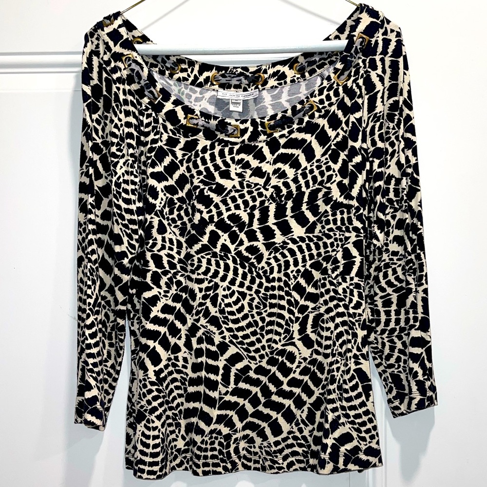 St. John Sport loose fitting top with neck detailing cream and black